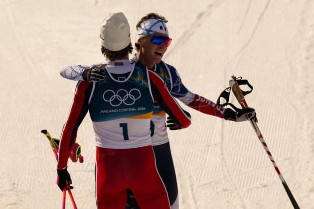 OLYMPICS - Winter Olympic Games, Olympische Spiele, Olympia, OS Milano Cortina 2026 VAL DI FIEMME,ITALY,08.FEB.26 - OLYMPICS, CROSS COUNTRY SKIING - Winter Olympic Games Milano Cortina 2026, 10km, 10km Skiathlon, men. Image shows the rejoicing of Johannes Hoesflot Klaebo (NOR) and Mathis Desloges (FRA)..  GEPAxpictures xOliverxLerch