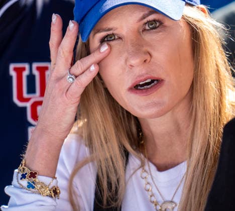 February 8, 2026, Cortina D ampezzo, Belluno, Italy: A USA fan wipes tears from her eyes as the Lindsey Vonn fall high on the Alpine Skiing women s downhill screen plays Sunday on the Tofane Alpine course during the 2026 Winter Olympics Sunday in Cortina d Ampezzo. Olympics 2026: Milano Cortina: Alpine Skiing: Women s Downhill  - ZUMAa35_ 20260208_oly_a35_002 Copyright: xDanielxA.xAndersonx