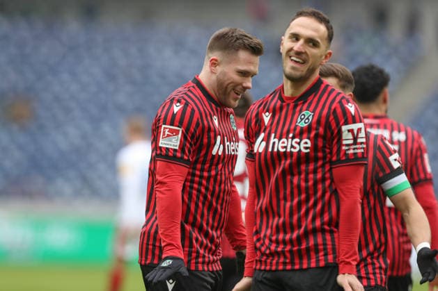 08 02 2026, xtgx, Fußball 2 Bundesliga, Hannover 96 Holstein Kiel emspor, v l Benjamin Källman Hannover, 9 , Virgil Ghita Hannover, 5 Jubel, Torjubel, jubelt ueber das Tor, celebrate the goal, celebration DFL DFB REGULATIONS PROHIBIT ANY USE OF PHOTOGRAPHS as IMAGE SEQUENCES and or QUASI VIDEO Hannover