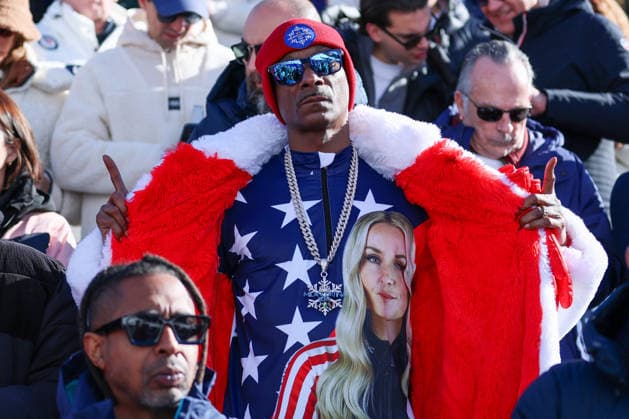 Olympische Winterspiele Milano Cortina 2026 Ski Alpin Abfahrt Frauen am 08.02.2026 im Tofane Alpine Skiing Centre in Cortina d™Ampezzo Snoop Dogg *** Olympic Winter Games Milano Cortina 2026 Alpine Skiing Downhill Women on 08 02 2026 at the Tofane Alpine Skiing Center in Cortina d™Ampezzo Snoop Dogg xMSx