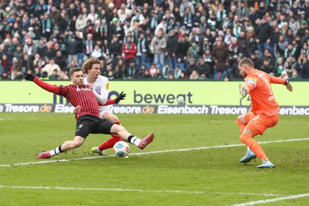 08 02 2026, xtgx, Fußball 2 Bundesliga, Hannover 96 Holstein Kiel emspor, v l Benjamin Källman Hannover, 9 schiesst Tor, schießt, Torschuetze, erzielt Tor, Treffer, scores the goal 1 0 DFL DFB REGULATIONS PROHIBIT ANY USE OF PHOTOGRAPHS as IMAGE SEQUENCES and or QUASI VIDEO Hannover