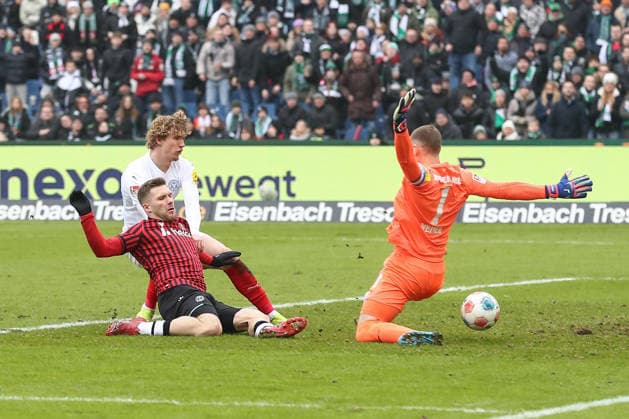 08 02 2026, xtgx, Fußball 2 Bundesliga, Hannover 96 Holstein Kiel emspor, v l Benjamin Källman Hannover, 9 schiesst Tor, schießt, Torschuetze, erzielt Tor, Treffer, scores the goal 1 0 DFL DFB REGULATIONS PROHIBIT ANY USE OF PHOTOGRAPHS as IMAGE SEQUENCES and or QUASI VIDEO Hannover