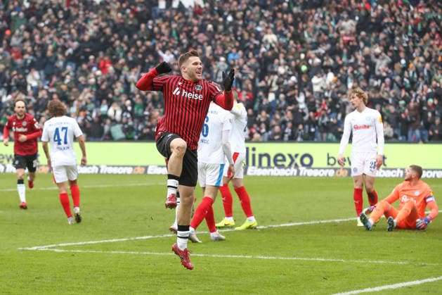 08 02 2026, xtgx, Fußball 2 Bundesliga, Hannover 96 Holstein Kiel emspor, v l Benjamin Källman Hannover, 9 Jubel, Torjubel, jubelt ueber das Tor, celebrate the goal, celebration DFL DFB REGULATIONS PROHIBIT ANY USE OF PHOTOGRAPHS as IMAGE SEQUENCES and or QUASI VIDEO Hannover