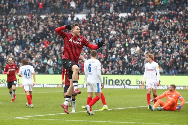 08 02 2026, xtgx, Fußball 2 Bundesliga, Hannover 96 Holstein Kiel emspor, v l Benjamin Källman Hannover, 9 Jubel, Torjubel, jubelt ueber das Tor, celebrate the goal, celebration DFL DFB REGULATIONS PROHIBIT ANY USE OF PHOTOGRAPHS as IMAGE SEQUENCES and or QUASI VIDEO Hannover