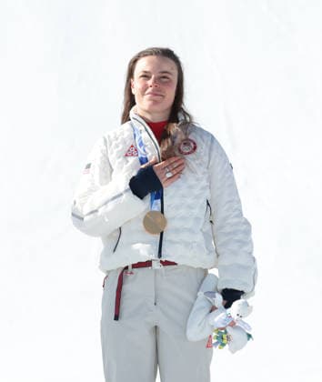 USA s Breezy Johnson celebrates her gold medal in the Women s downhill race at the 2026 Winter Olympics in Cortina, Italy on Sunday February 08, 2026. Germany s Emma Aicher won the Silver and Italy s Sofia Goggia won the bronze medal. USA s Lndsey Vonn crashed at the top of the course and was airlifted to hospital.  OLY2026020809 HUGOxPHILPOTT
