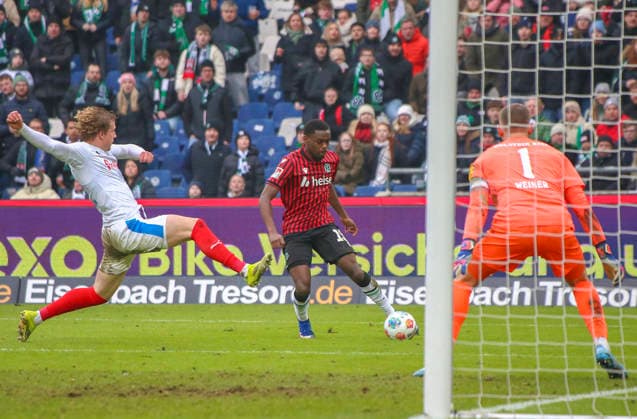 Germany Soccer 2 Bundesliga 2025 26, 21 Matchday Hannover 96 vs Holstein Kiel Heinz von Heiden Arena Stadion Hannover Noël Así ko Noel Aseko Hannover 96, 15 Timon Weiner Holstein Kiel, 1 Hannover Copyright: xAymanxAlahmedx
