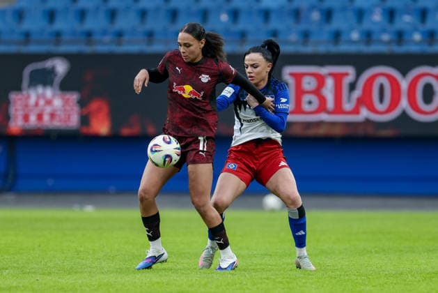 from left Lisa Baum RB Leipzig, 11 and Nigar Mirzaliyeva Hamburger SV, HSV, 4 in a duel, dynamic, action, action, game scene, THE DFB REGULATIONS PROHIBIT ANY USE OF PHOTOGRAPHS AS IMAGE SEQUENCES AND OR QUASI VIDEO , 08 02 2026, Hamburg Germany , Football, Google Pixel Womens Bundesliga, Hamburger SV RB Leipzig xobx