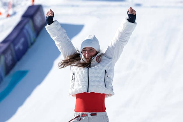 Breezy Johnson (USA), 1st place, gold medal, happiness on the podium at the end of the Olympic Winter games, Winterspiele,Spiele, Summer games Milano-Cortina 2026, Alpine Skiing Women s Downhill on February 08, 2026 at Tofane Alpine Skiing Centre in Cortina d Ampezzo, Italy  Copyright: xLucianoxMariaxBisi IPAxSportx xipa-agency.netx xx IPA_71128301 IPA_Agency_IPA71128301