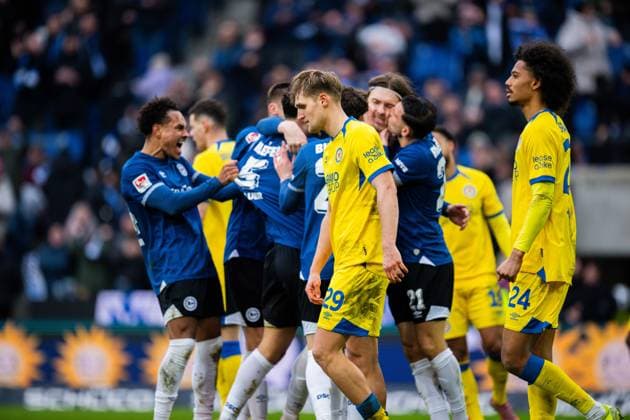 08 02 2026 Soccer, 2025 2026, 2 Bundesliga, Matchday 21, DSC Arminia Bielefeld Eintracht Braunschweig Cheering after the goal to 3 2 by Roberts Uldrikis Bielefeld , L Monju Momuluh Bielefeld , M Lukas Frenkert Braunschweig , R Sidi Sane Braunschweig DFL REGULATIONS PROHIBIT ANY USE OF PHOTOGRAPHS AS IMAGE SEQUENCES AND OR QUASI VIDEO
