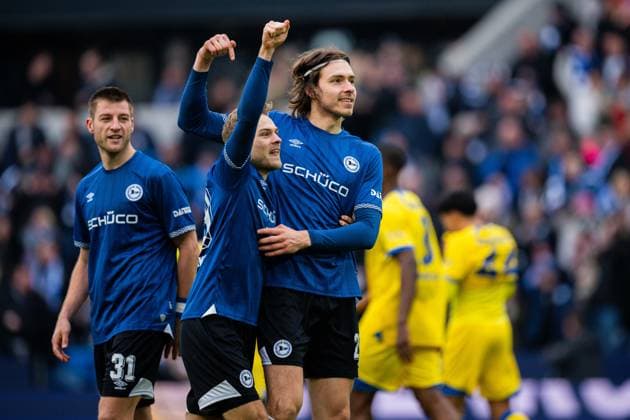 08 02 2026 Soccer, 2025 2026, 2 Bundesliga, Matchday 21, DSC Arminia Bielefeld Eintracht Braunschweig R Roberts Uldrikis Bielefeld cheers after his goal to L M Robin Knoche Bielefeld , Tim Handwerker Bielefeld DFL REGULATIONS PROHIBIT ANY USE OF PHOTOGRAPHS AS IMAGE SEQUENCES AND OR QUASI VIDEO