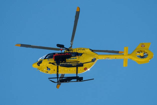 Alpine Skiing - Milano Cortina 2026 Winter Olympics: Day 2 Rescue helicopter airlifts USA s Lindsey Vonn after she crashed outduring Milano Cortina 2026 Winter Olympics Women™s downhill at Tofane Alpine Center in Cortina D Ampezzo on February 8, 2026 Cortina D Ampezzo Italy  Copyright: xFotoxOlimpikx originalFilename:jastrzebowski-alpinesk260208_npmHR.jpg