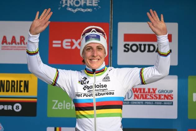 Dutch Lucinda Brand pictured on the podium after the women s Elite race of the Krawatencross cyclocross in Lille, the seventh stage (out of 8) in the X2O Badkamers Trofee competition, on Sunday 08 February 2026. DAVIDxPINTENS  x161952794x
