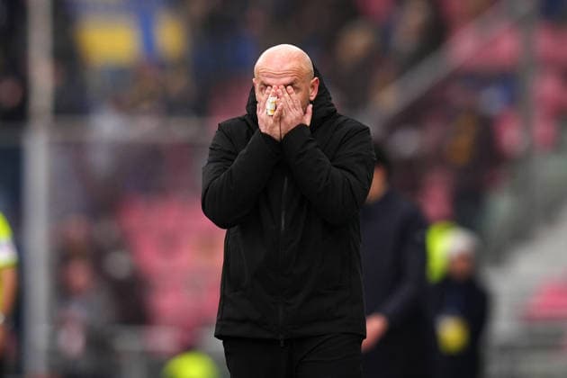 Bologna s head coach Vincenzo Italiano with head down during the Serie A soccer match between Bologna and Parma at the Renato DallÕAra Stadium in Bologna, north Italy - Sunday, February 8, 2026 -  Copyright: xMassimoxPaolone LaPressex