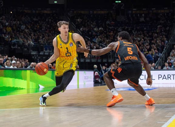 Basketball, Men, Season 2025 2026, easyCredit BBL 19 Matchday , Alba Berlin RASTA Vechta, v l Alex O Connell Alba , TJ Bamba Vechta , 08 02 2026, Copyright: xSebastianxRäppold MatthiasxKochx