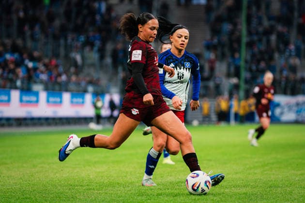 Google Pixel Womens Bundesliga Hamburger SV vs RB Leipzig, 08 02 2026 Lisa Baum RasenBallsport Leipzig, 11 goes to Nigar Mirzaliyeva Hamburger SV, 4 Football, Google Pixel Womens Bundesliga, 17 Matchday Hamburger SV vs RB Leipzig on 08 02 2026 at Volksparkstadion, Hamburg DFB REGULATIONS PROHIBIT ANY USE OF PHOTOGRAPHS AS IMAGE SEQUENCES AND OR QUASI VIDEO Copyright: xBEAUTIFULxSPORTS Tonhäuserx