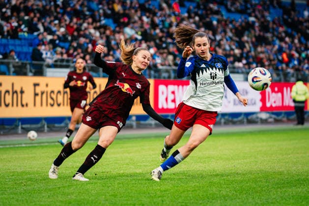 Google Pixel Womens Bundesliga Hamburger SV vs RB Leipzig, 08 02 2026 Marleen Schimmer RasenBallsport Leipzig, 14 vs Pauline Annette Machtens Hamburger SV, 28 Soccer, Google Pixel Womens Bundesliga, 17 Matchday Hamburger SV vs RB Leipzig on 08 02 2026 at Volksparkstadion, Hamburg DFB REGULATIONS PROHIBIT ANY USE OF PHOTOGRAPHS AS IMAGE SEQUENCES AND OR QUASI VIDEO Copyright: xBEAUTIFULxSPORTS Tonhäuserx