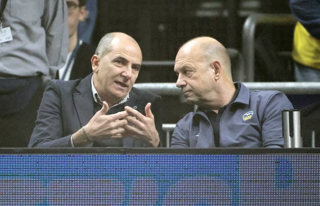 Sports Director Himar Ojeda talks to Managing Director Marco Baldi Sport Basketball BBL Bundesliga Men 19 Matchday Season 2025 2026 08 02 2026 ALBA Berlin vs SC Rasta Vechta