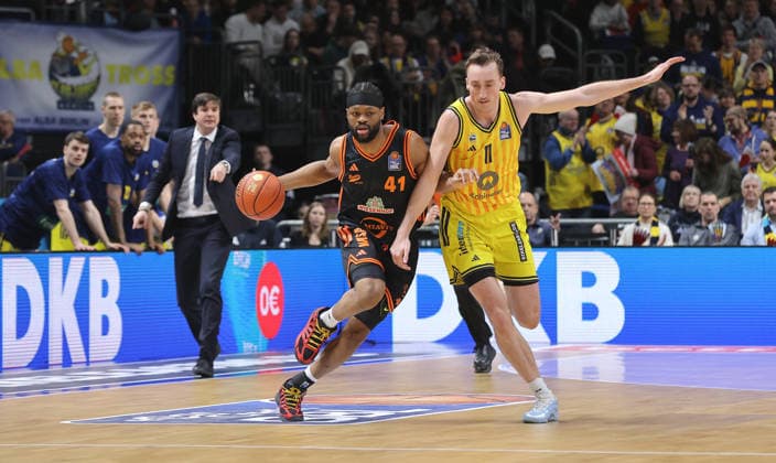 Lloyd Pandi on the ball, Moses Wood duel Game scene Action Sport Basketball BBL Bundesliga Men 19 Matchday Season 2025 2026 08 02 2026 ALBA Berlin vs SC Rasta Vechta