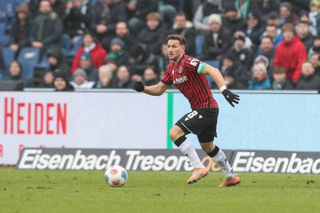08 02 2026, xtgx, Fußball 2 Bundesliga, Hannover 96 Holstein Kiel emspor, v l Enzo Leopold Hannover, 8 Freisteller, Einzelbild, Ganzkoerper, single frame DFL DFB REGULATIONS PROHIBIT ANY USE OF PHOTOGRAPHS as IMAGE SEQUENCES and or QUASI VIDEO Hannover