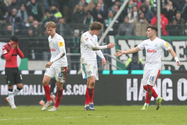 08 02 2026, xtgx, Fußball 2 Bundesliga, Hannover 96 Holstein Kiel emspor, v l Phil Harres Kiel, 19 Jubel, Torjubel, jubelt ueber das Tor, celebrate the goal, celebration DFL DFB REGULATIONS PROHIBIT ANY USE OF PHOTOGRAPHS as IMAGE SEQUENCES and or QUASI VIDEO Hannover