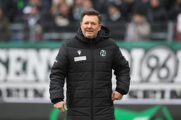 08 02 2026, xtgx, Soccer 2 Bundesliga, Hannover 96 Holstein Kiel emspor, v l Christian Titz Hannover, Coach DFL DFB REGULATIONS PROHIBIT ANY USE OF PHOTOGRAPHS as IMAGE SEQUENCES and or QUASI VIDEO Hannover