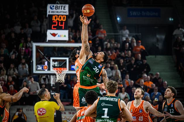 Neu Ulm, Germany, 08 02 26 Alec Anigbata ratiopharm ulm and Urald King VET CONCEPT Gladiators Trier battle for the ball during the Basketball Bundesliga match between ratiopharm ulm vs VET CONCEPT Gladiators Trier at ratiopharm Arena on February 08, 2026 in Neu Ulm, Germany Photo by Harry Langer DeFodi Images ratiopharm Arena, Germany, 08 02 26 Alec Anigbata ratiopharm ulm and Urald King VET CONCEPT Gladiators Trier battle for the ball during the Basketball Bundesliga match between ratiopharm ulm vs VET CONCEPT Gladiators Trier at Neu Ulm on February 8, 2026 in ratiopharm Arena, Germany Photo by Harry Langer DeFodi Images Photo by Harry Langer DeFodi Images