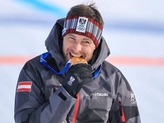 OLYMPICS - Winter Olympic Games, Olympische Spiele, Olympia, OS Milano Cortina 2026 LIVIGNO,ITALY,08.FEB.26 - OLYMPICS, SNOWBOARD - Winter Olympic Games Milano Cortina 2026, Parallel Giant Slalom, final, women, men. Image shows the rejoicing of Benjamin Karl (AUT). keywords: medal, award ceremony.  GEPAxpictures xWolfgangxGrebien