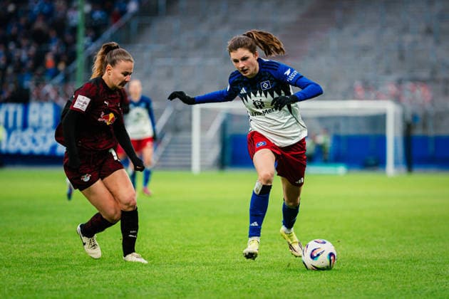 Google Pixel Frauen Bundesliga Hamburger SV vs RB Leipzig, 08 02 2026 Lotta Wrede Hamburger SV, 32 vs Annabel Schasching RasenBallsport Leipzig, 16 Soccer, Google Pixel Frauen Bundesliga, 17 Matchday Hamburger SV vs RB Leipzig on 08 02 2026 at Volksparkstadion, Hamburg DFB REGULATIONS PROHIBIT ANY USE OF PHOTOGRAPHS AS IMAGE SEQUENCES AND OR QUASI VIDEO Copyright: xBEAUTIFULxSPORTS Tonhäuserx