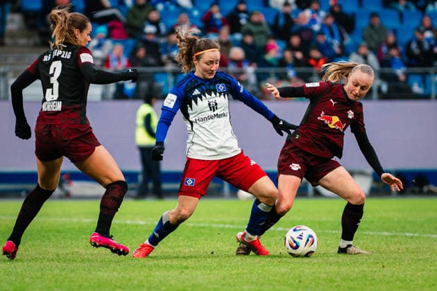 Google Pixel Frauen Bundesliga Hamburger SV vs RB Leipzig, 08 02 2026 Melanie Brunnthaler Hamburger SV, 11 am Ball Fußball, Google Pixel Frauen Bundesliga, 17 Spieltag Hamburger SV vs RB Leipzig am 08 02 2026 im Volksparkstadion, Hamburg DFB REGULATIONS PROHIBIT ANY USE OF PHOTOGRAPHS AS IMAGE SEQUENCES AND OR QUASI VIDEO Copyright: xBEAUTIFULxSPORTS Tonhäuserx
