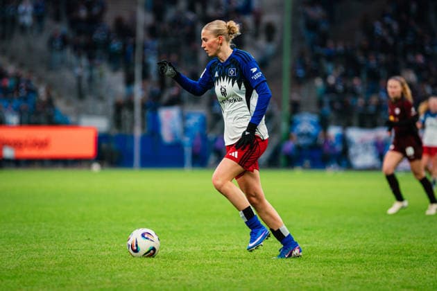 Google Pixel Womens Bundesliga Hamburger SV vs RB Leipzig, 08 02 2026 Paulina Bartz Hamburger SV, 37 on the ball Football, Google Pixel Womens Bundesliga, 17 Matchday Hamburger SV vs RB Leipzig on 08 02 2026 at Volksparkstadion, Hamburg DFB REGULATIONS PROHIBIT ANY USE OF PHOTOGRAPHS AS IMAGE SEQUENCES AND OR QUASI VIDEO Copyright: xBEAUTIFULxSPORTS Tonhäuserx