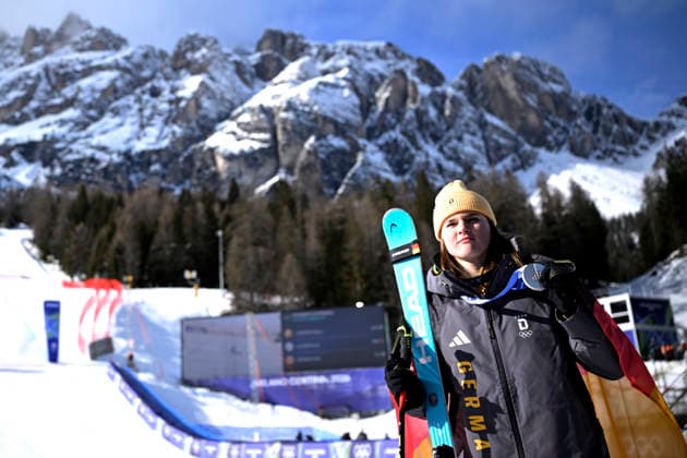 AICHER Emma Team GER Deutschland 2.Platz mit Silbermedaille bei der Siegerehrung bei der Ski Alpine Abfahrt der Frauen in Cortina Olympics - Olympische Winterspiele 2026 Mailand - Cortina 06 - 22 Februar 2026 in Italien am 08.02.2026 in Cortina *** AICHER Emma Team GER Germany 2nd place with silver medal at the award ceremony at the Womens Alpine Skiing Downhill in Cortina Olympics Olympic Winter Games 2026 Milan Cortina 06 22 February 2026 in Italy on 08 02 2026 in Cortina Copyright: xx