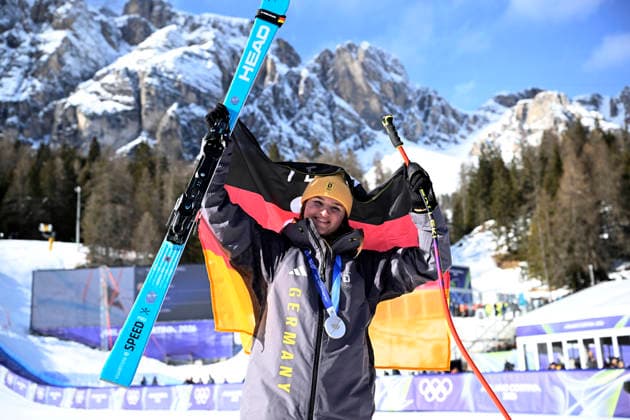 AICHER Emma Team GER Deutschland 2.Platz mit Silbermedaille bei der Siegerehrung bei der Ski Alpine Abfahrt der Frauen in Cortina Olympics - Olympische Winterspiele 2026 Mailand - Cortina 06 - 22 Februar 2026 in Italien am 08.02.2026 in Cortina *** AICHER Emma Team GER Germany 2nd place with silver medal at the award ceremony at the Womens Alpine Skiing Downhill in Cortina Olympics Olympic Winter Games 2026 Milan Cortina 06 22 February 2026 in Italy on 08 02 2026 in Cortina Copyright: xx