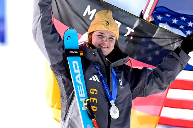 AICHER Emma Team GER Deutschland 2.Platz mit Silbermedaille bei der Siegerehrung bei der Ski Alpine Abfahrt der Frauen in Cortina Olympics - Olympische Winterspiele 2026 Mailand - Cortina 06 - 22 Februar 2026 in Italien am 08.02.2026 in Cortina *** AICHER Emma Team GER Germany 2nd place with silver medal at the award ceremony at the Womens Alpine Skiing Downhill in Cortina Olympics Olympic Winter Games 2026 Milan Cortina 06 22 February 2026 in Italy on 08 02 2026 in Cortina Copyright: xx