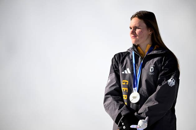 AICHER Emma Team GER Deutschland 2.Platz mit Silbermedaille bei der Siegerehrung bei der Ski Alpine Abfahrt der Frauen in Cortina Olympics - Olympische Winterspiele 2026 Mailand - Cortina 06 - 22 Februar 2026 in Italien am 08.02.2026 in Cortina *** AICHER Emma Team GER Germany 2nd place with silver medal at the award ceremony at the Womens Alpine Skiing Downhill in Cortina Olympics Olympic Winter Games 2026 Milan Cortina 06 22 February 2026 in Italy on 08 02 2026 in Cortina Copyright: xx