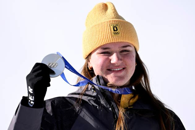 AICHER Emma Team GER Deutschland 2.Platz mit Silbermedaille bei der Siegerehrung bei der Ski Alpine Abfahrt der Frauen in Cortina Olympics - Olympische Winterspiele 2026 Mailand - Cortina 06 - 22 Februar 2026 in Italien am 08.02.2026 in Cortina *** AICHER Emma Team GER Germany 2nd place with silver medal at the award ceremony at the Womens Alpine Skiing Downhill in Cortina Olympics Olympic Winter Games 2026 Milan Cortina 06 22 February 2026 in Italy on 08 02 2026 in Cortina Copyright: xx