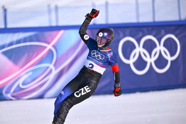 (260208) -- LIVIGNO, Feb. 8, 2026 -- Zuzana Maderova of the Czech Republic celebrates during the Snowboard Women s Parallel Giant Slalom Finals at the Milan-Cortina 2026 Olympic Winter games, Winterspiele,Spiele, Summer games in Livigno, Italy, Feb. 8, 2026. ) (MICO2026)ITALY-LIVIGNO-OLYMPIC WINTER GAMES-SNOWBOARD-WOMEN S PARALLEL GIANT SLALOM-FINALS ZhangxHongxiang 