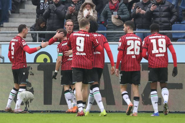08 02 2026, xtgx, Fußball 2 Bundesliga, Hannover 96 Holstein Kiel emspor, v l Stefan Teitur Thordarson Hannover, 23 Jubel, Torjubel, jubelt ueber das Tor, celebrate the goal, celebration DFL DFB REGULATIONS PROHIBIT ANY USE OF PHOTOGRAPHS as IMAGE SEQUENCES and or QUASI VIDEO Hannover