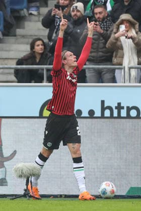08 02 2026, xtgx, Fußball 2 Bundesliga, Hannover 96 Holstein Kiel emspor, v l Stefan Teitur Thordarson Hannover, 23 Jubel, Torjubel, jubelt ueber das Tor, celebrate the goal, celebration DFL DFB REGULATIONS PROHIBIT ANY USE OF PHOTOGRAPHS as IMAGE SEQUENCES and or QUASI VIDEO Hannover