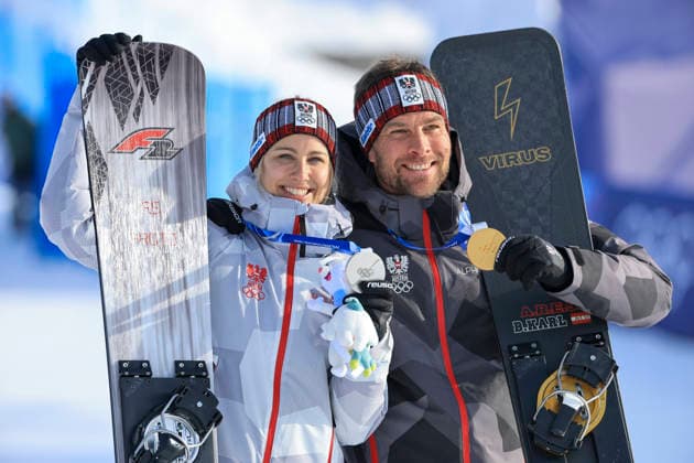 OLYMPICS - Winter Olympic Games, Olympische Spiele, Olympia, OS Milano Cortina 2026 LIVIGNO,ITALY,08.FEB.26 - OLYMPICS, SNOWBOARD - Winter Olympic Games Milano Cortina 2026, Parallel Giant Slalom, final, women, men. Image shows the rejoicing of Sabine Payer and Benjamin Karl (AUT). keywords: medal.  GEPAxpictures xWolfgangxGrebien
