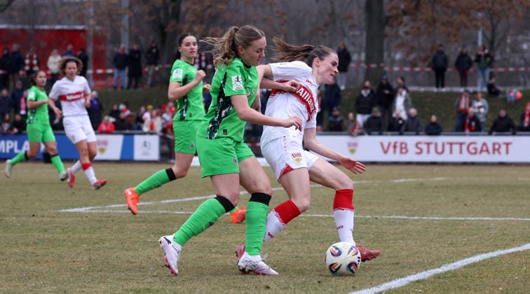 0802 2026, Germany, Stuttgart, Soccer 2 Bundesliga, VfB Stuttgart vs Borussia Mönchengladbach, f l Sam Drissen Gladbach , Newcomer Reena Wichmann VfB