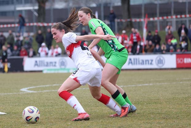 0802 2026, Germany, Stuttgart, Soccer 2 Bundesliga, VfB Stuttgart vs Borussia Mönchengladbach, f l newcomer Reena Wichmann VfB , Fiona Itgenshorst Mönchengladbach