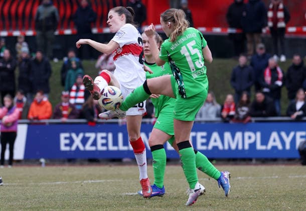 0802 2026, Germany, Stuttgart, Soccer 2 Bundesliga, VfB Stuttgart vs Borussia Mönchengladbach, v l newcomer Reena Wichmann VfB , Sam Drissen Mönchengladbach