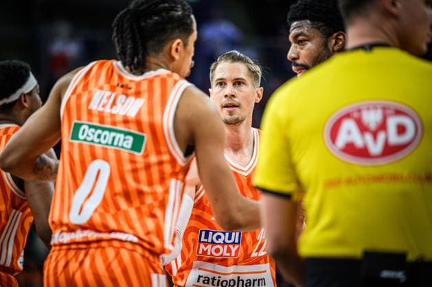 Neu Ulm, Germany, 08 02 26 Nelson Weidemann ratiopharm ulm , Thomas Klepeisz ratiopharm ulm and Malik Osborne ratiopharm ulm Looks on during the Basketball Bundesliga match between ratiopharm ulm vs VET CONCEPT Gladiators Trier at ratiopharm Arena on February 08, 2026 in Neu Ulm, Germany Photo by Harry Langer DeFodi Images ratiopharm Arena, Germany, 08 02 26 Nelson Weidemann ratiopharm ulm , Thomas Klepeisz ratiopharm ulm and Malik Osborne ratiopharm ulm Looks on during the Basketball Bundesliga match between ratiopharm ulm vs VET CONCEPT Gladiators Trier at Neu Ulm on February 8, 2026 in ratiopharm Arena, Germany Photo by Harry Langer DeFodi Images Photo by Harry Langer DeFodi Images