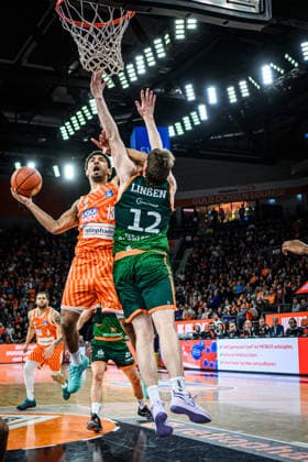 Neu Ulm, Germany, 08 02 26 Mark Smith ratiopharm ulm and Marten Linssen VET CONCEPT Gladiators Trier battle for the ball during the Basketball Bundesliga match between ratiopharm ulm vs VET CONCEPT Gladiators Trier at ratiopharm Arena on February 08, 2026 in Neu Ulm, Germany Photo by Harry Langer DeFodi Images ratiopharm Arena, Germany, 08 02 26 Mark Smith ratiopharm ulm and Marten Linssen VET CONCEPT Gladiators Trier battle for the ball during the Basketball Bundesliga match between ratiopharm ulm vs VET CONCEPT Gladiators Trier at Neu Ulm on February 8, 2026 in ratiopharm Arena, Germany Photo by Harry Langer DeFodi Images Photo by Harry Langer DeFodi Images