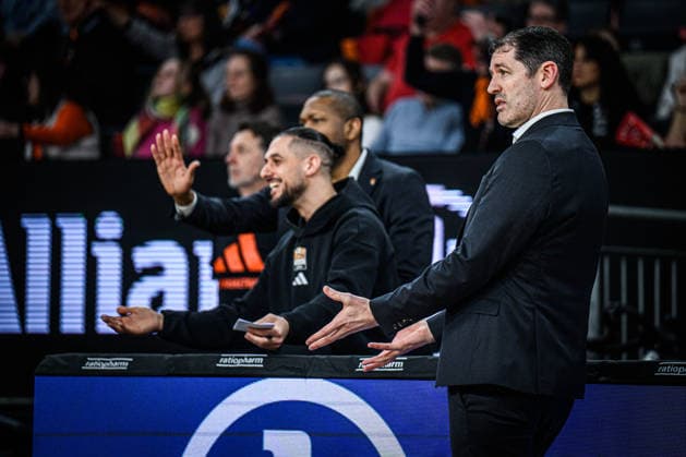Neu Ulm, Germany, 08 02 26 Head Coach Ty Harrelson ratiopharm ulm gestures during the Basketball Bundesliga match between ratiopharm ulm vs VET CONCEPT Gladiators Trier at the ratiopharm Arena on February 08, 2026 in Neu Ulm, Germany Photo by Harry Langer DeFodi Images ratiopharm Arena, Germany, 08 02 26 Head Coach Ty Harrelson ratiopharm ulm gestures during the Basketball Bundesliga match between ratiopharm ulm vs VET CONCEPT Gladiators Trier at Neu Ulm on February 8, 2026 in ratiopharm Arena, Germany Photo by Harry Langer DeFodi Images Photo by Harry Langer DeFodi Images