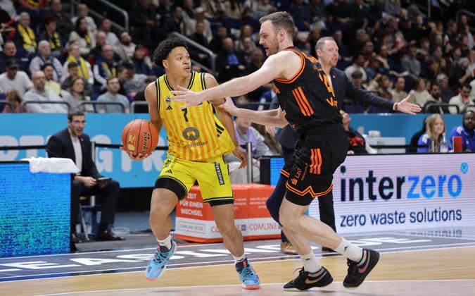 Jack Kayil on the ball, Philipp Herkenhoff duel Game scene Action Sport Basketball BBL Bundesliga Men 19 Matchday Season 2025 2026 08 02 2026 ALBA Berlin vs SC Rasta Vechta