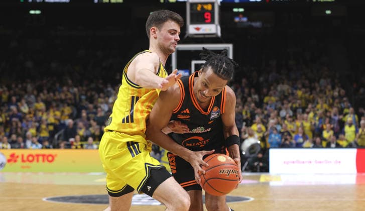 Jonas Mattisseck, Alonzo Verge on the ball duel Game scene Action Sport Basketball BBL Bundesliga Men 19 Matchday Season 2025 2026 08 02 2026 ALBA Berlin vs SC Rasta Vechta