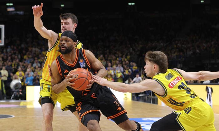 Jonas Mattisseck, Lloyd Pandi on the ball, Bennet Hundt duel Game scene Action Sport Basketball BBL Bundesliga Men 19 Matchday Season 2025 2026 08 02 2026 ALBA Berlin vs SC Rasta Vechta