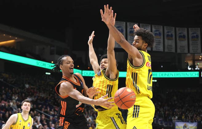 Alonzo Verge on the ball, Jack Kayil, Norris Agbakoko duel Game scene Action Sport Basketball BBL Bundesliga Men 19 Matchday Season 2025 2026 08 02 2026 ALBA Berlin vs SC Rasta Vechta
