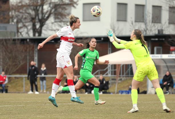 0802 2026, Germany, Stuttgart, Soccer 2 Bundesliga, VfB Stuttgart vs Borussia Mönchengladbach, Goal to 2 0, v l Goalscorer Jana Beuschlein VfB , Jil Frehse Mönchengladbach
